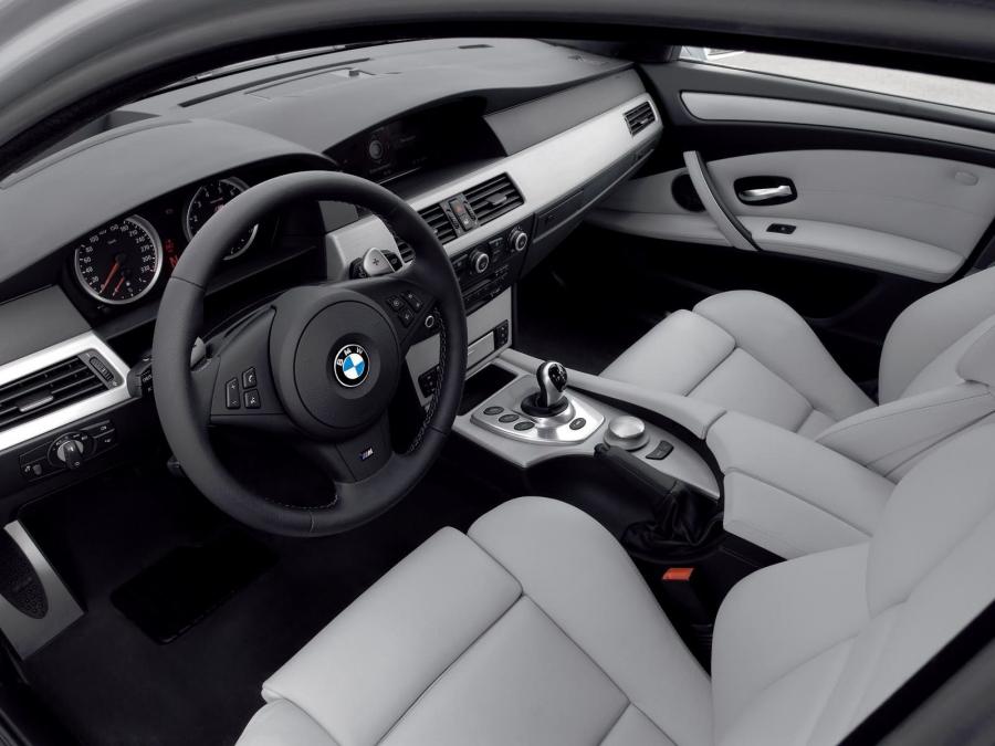  BMW M5 Touring 2007 года  (фото 27 из 56)